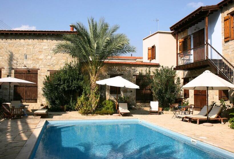 Porfyrios Country House