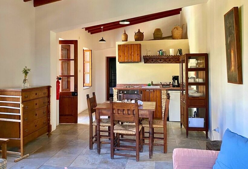 Porfyrios Country House