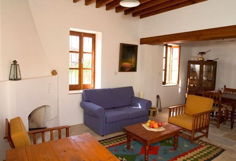 Porfyrios Country House