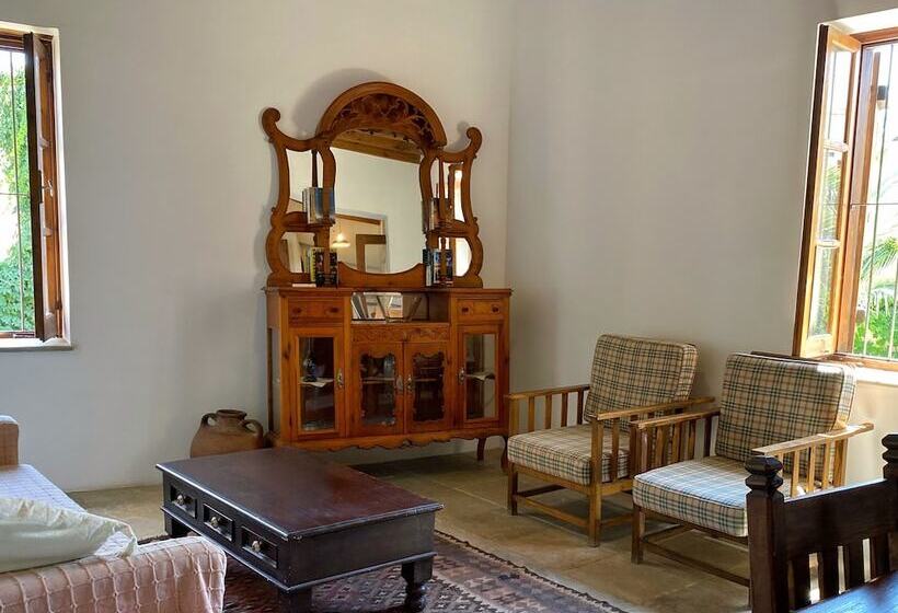 Porfyrios Country House