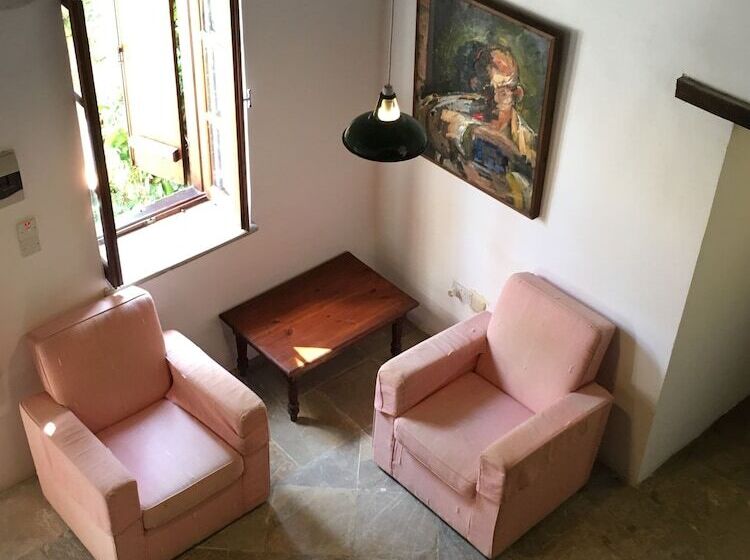 Porfyrios Country House