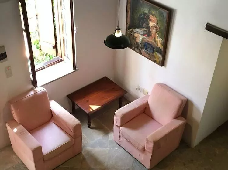 Porfyrios Country House