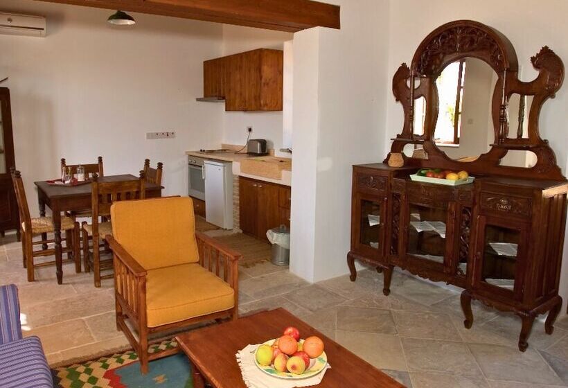 Porfyrios Country House