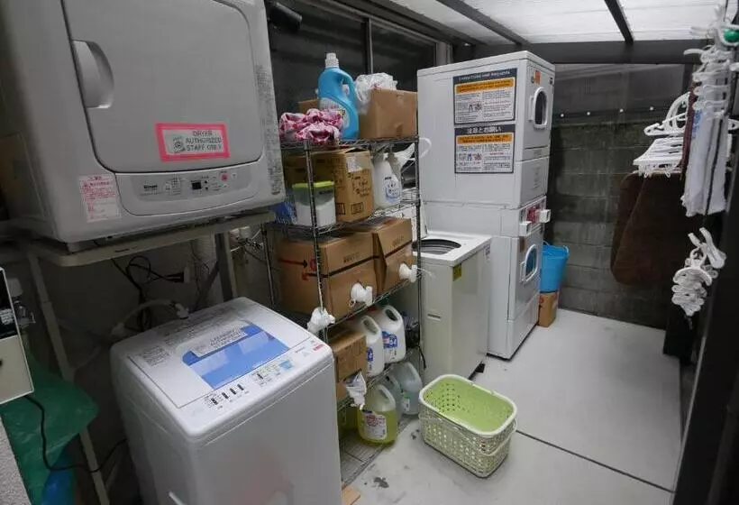 Retkeilymaja Jhoppers Hiroshima Guesthouse