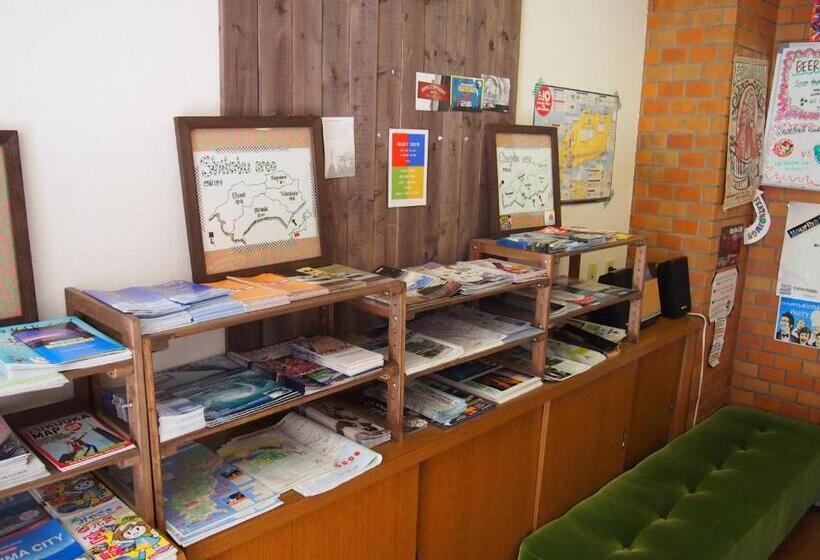 הוסטל Jhoppers Hiroshima Guesthouse