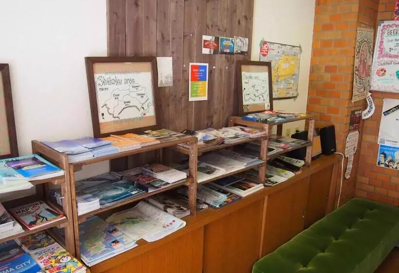 Retkeilymaja Jhoppers Hiroshima Guesthouse