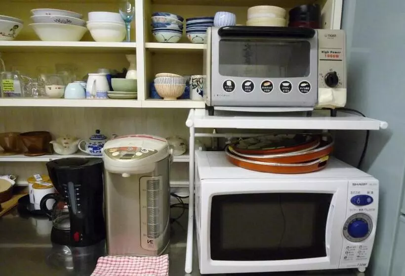 Retkeilymaja Jhoppers Hiroshima Guesthouse