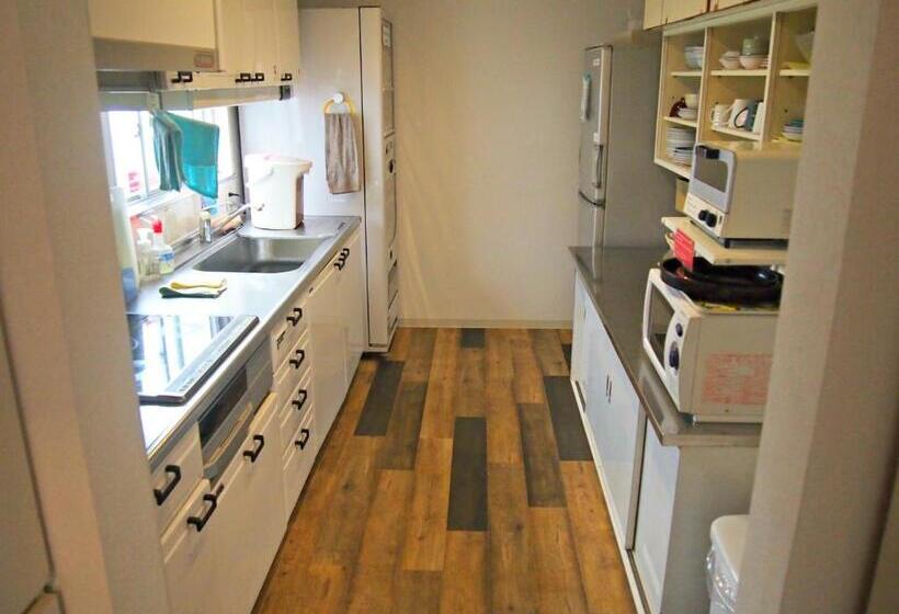 הוסטל Jhoppers Hiroshima Guesthouse