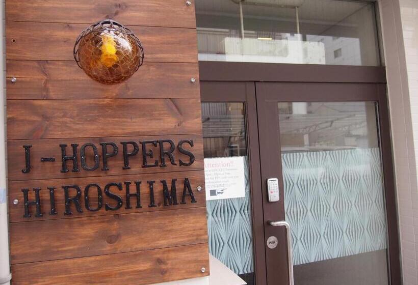 הוסטל Jhoppers Hiroshima Guesthouse
