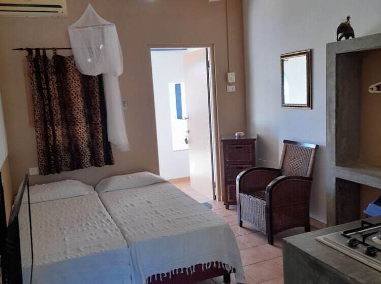 هتل Caribbean Chillout Apartments