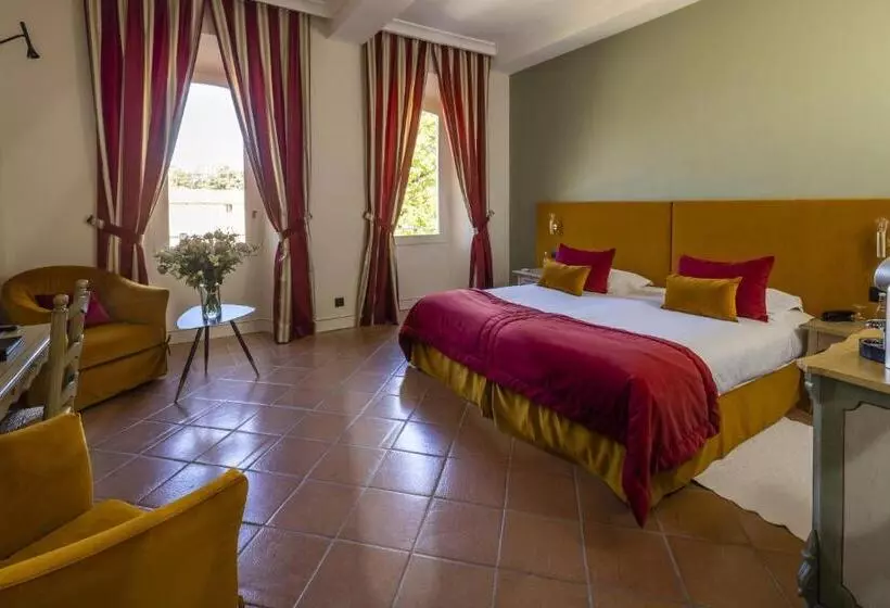 Отель Château Et Golf De Taulane