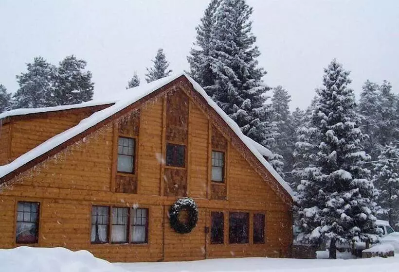 Отель Daven Haven Lodge & Cabins