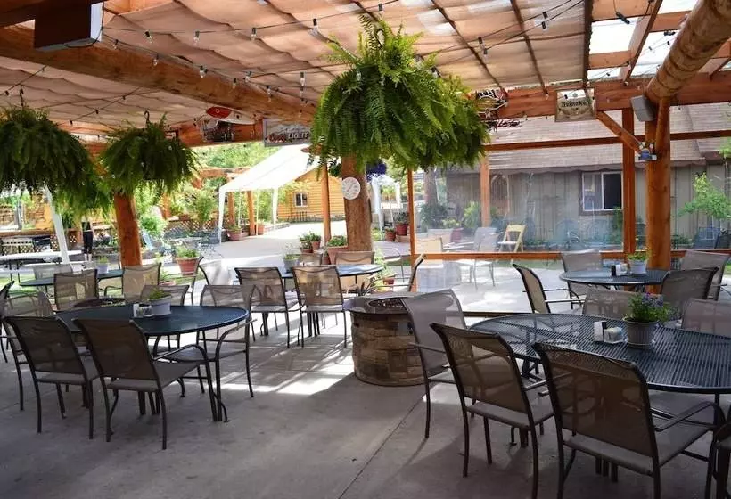 Отель Daven Haven Lodge & Cabins