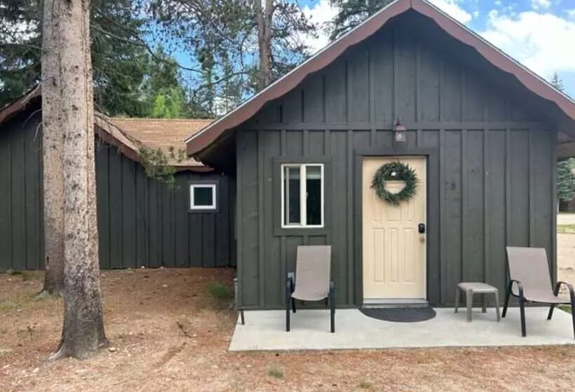 Отель Daven Haven Lodge & Cabins