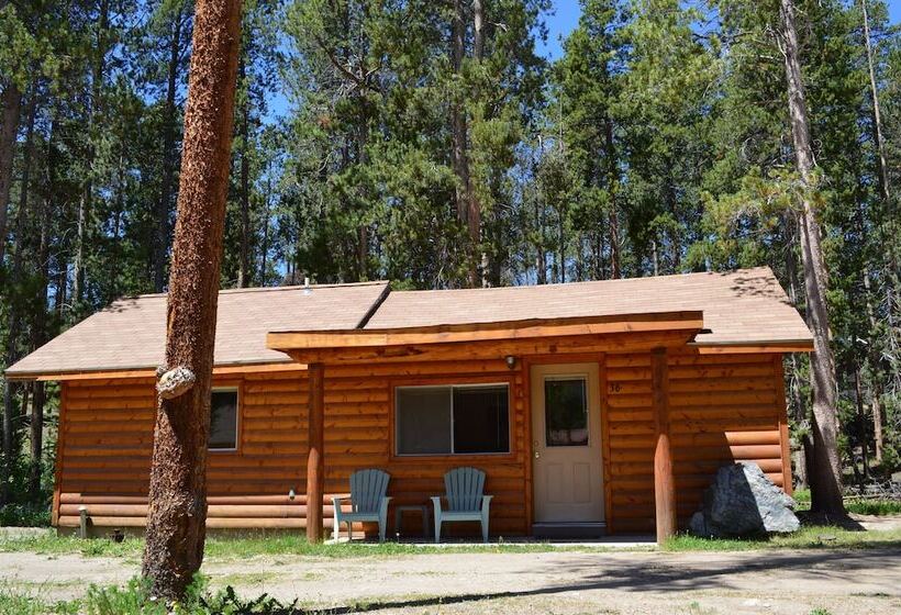 Отель Daven Haven Lodge & Cabins