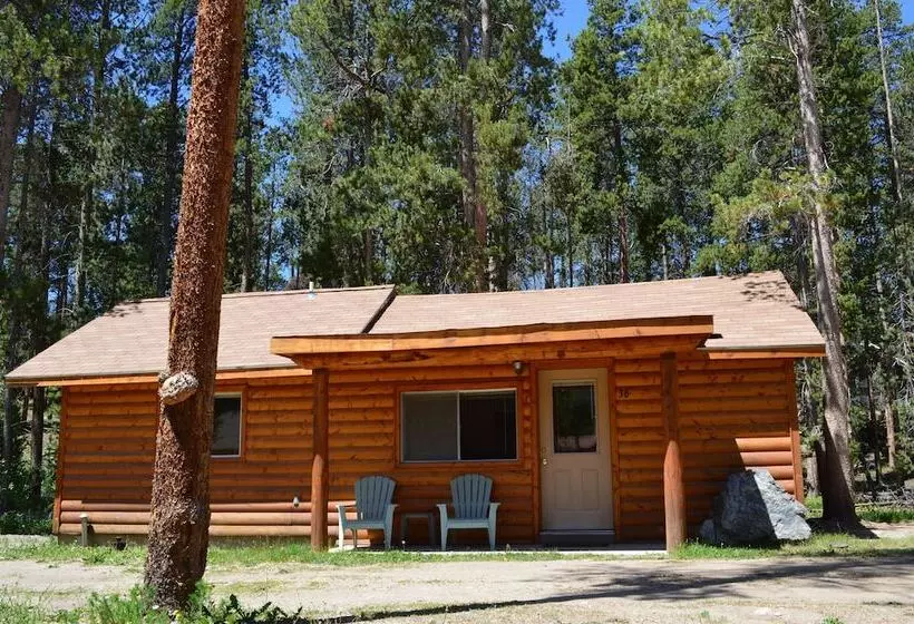 Отель Daven Haven Lodge & Cabins