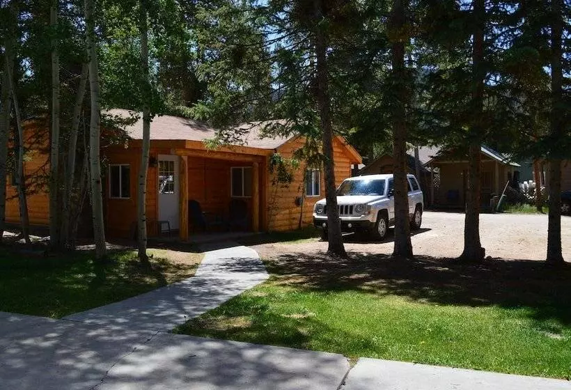 Отель Daven Haven Lodge & Cabins