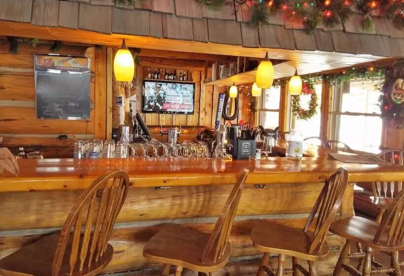 Отель Daven Haven Lodge & Cabins