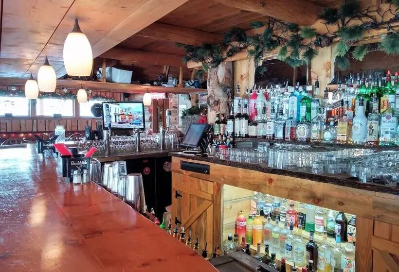 Отель Daven Haven Lodge & Cabins