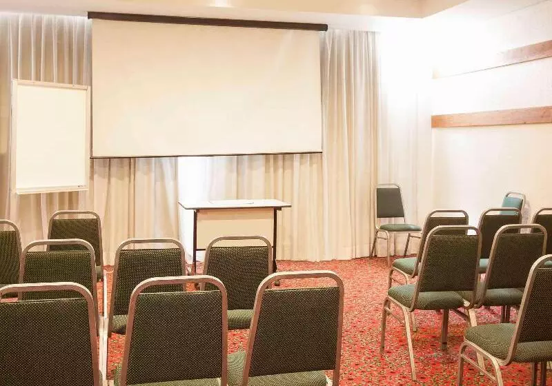 בית מלון כפרי Ibis Betim