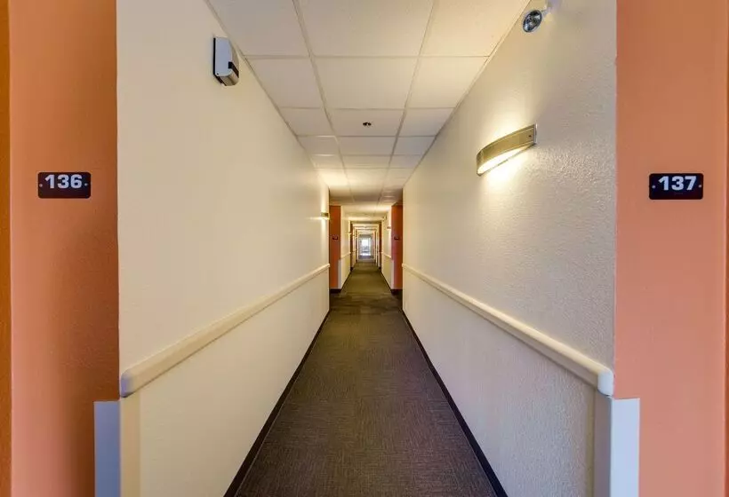 Motel 6 Brampton, On Toronto