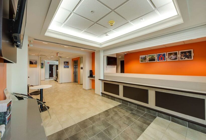 Motel 6 Brampton, On  Toronto