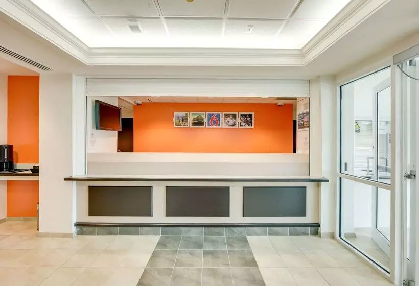 Motel 6 Brampton, On Toronto