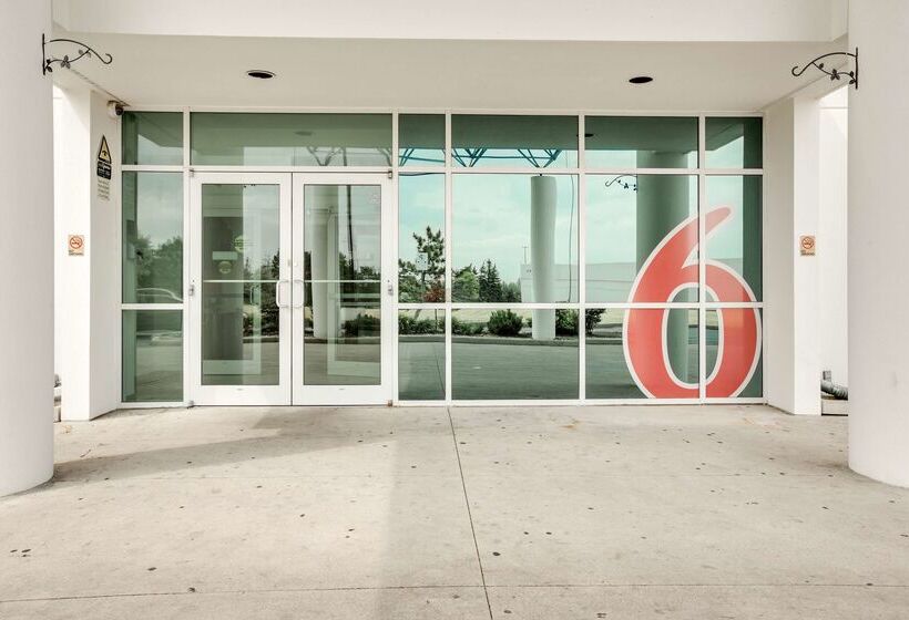 Motel 6 Brampton, On  Toronto