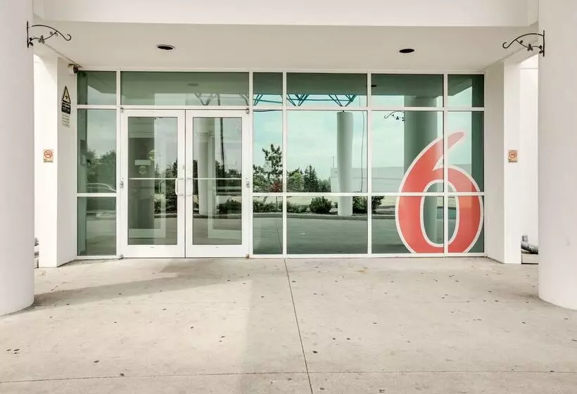 Motel 6 Brampton, On Toronto