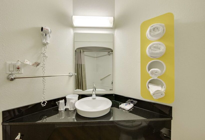 Motel 6 Brampton, On  Toronto