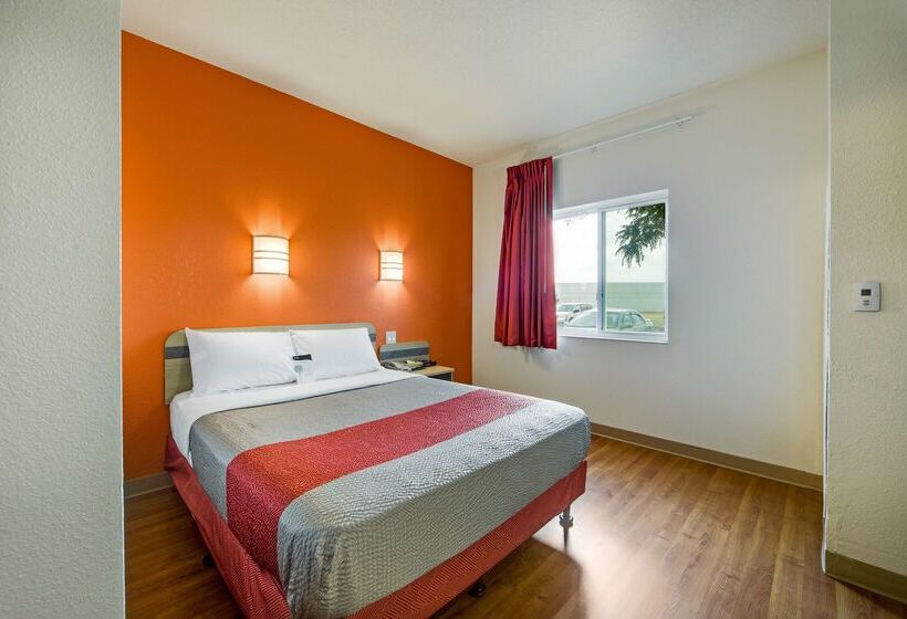 Motel 6 Brampton, On  Toronto