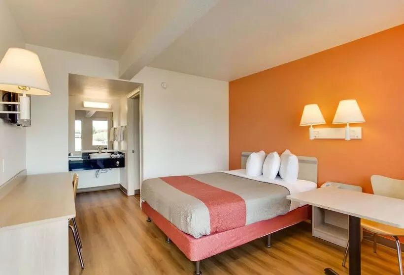 Motel 6albuquerque, Nm  Carlisle