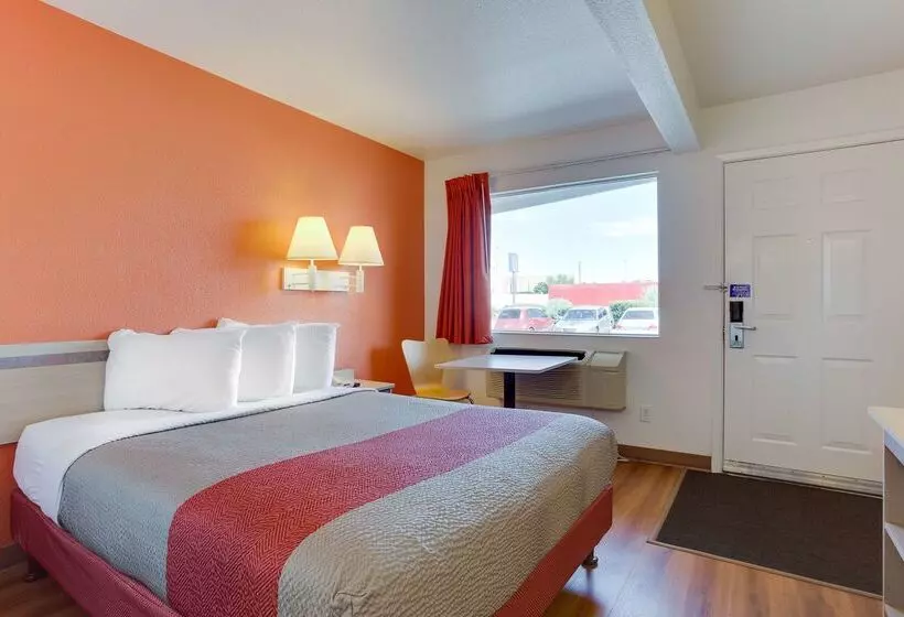 Motel 6albuquerque, Nm  Carlisle