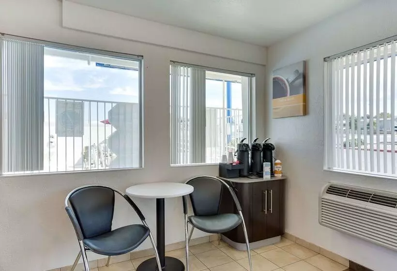 Motel 6albuquerque, Nm  Carlisle