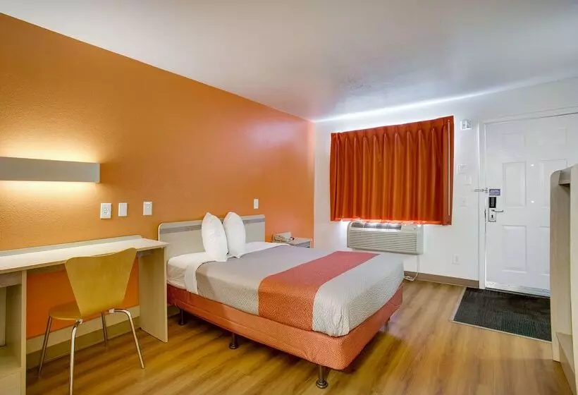 Motel 6albuquerque, Nm  Carlisle