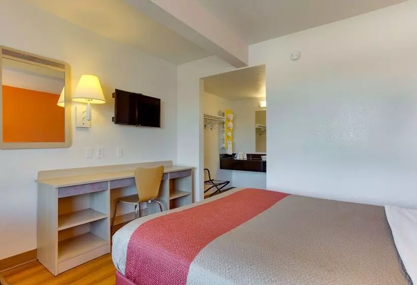 Motel 6albuquerque, Nm  Carlisle