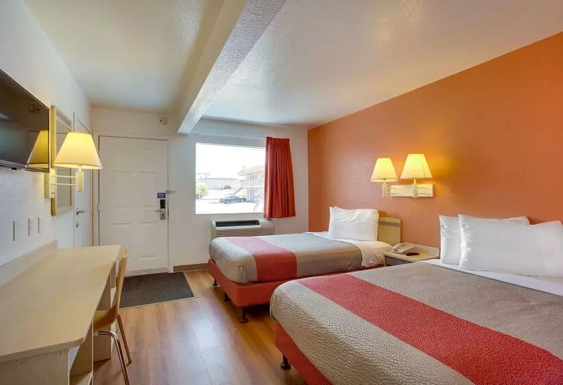 Motel 6albuquerque, Nm  Carlisle