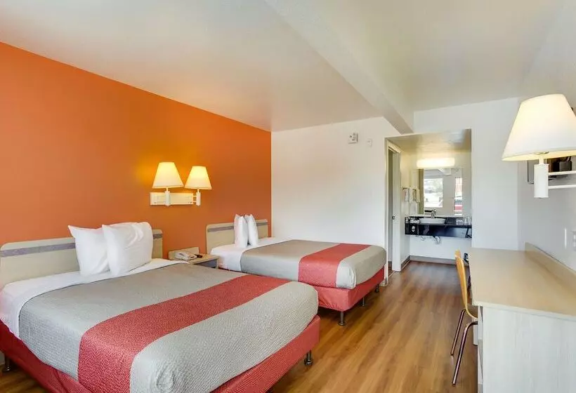 Motel 6albuquerque, Nm  Carlisle