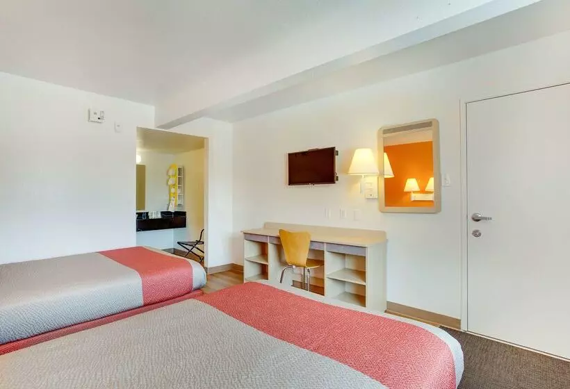 Motel 6albuquerque, Nm  Carlisle