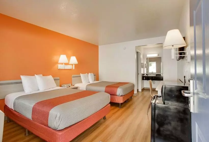 Motel 6albuquerque, Nm  Carlisle