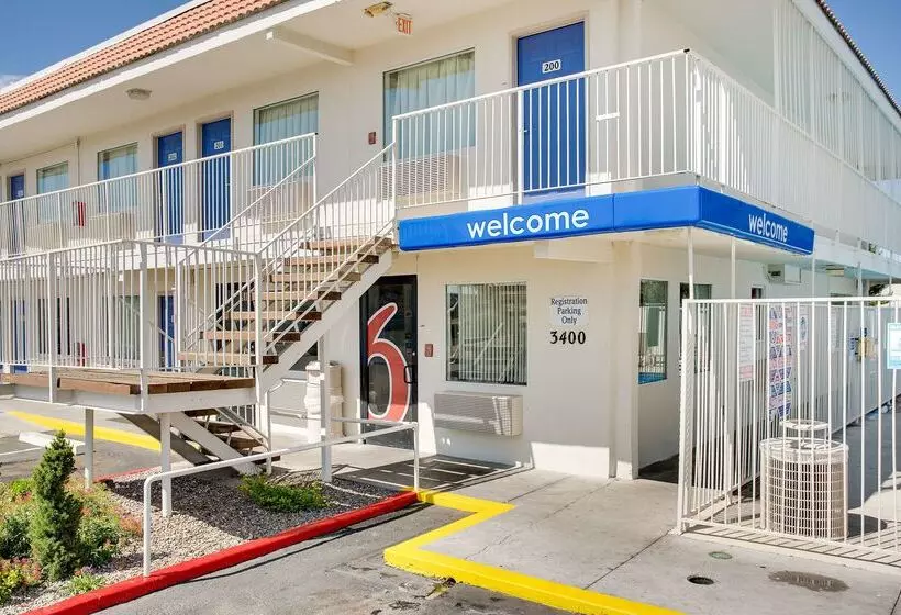 Motel 6albuquerque, Nm  Carlisle