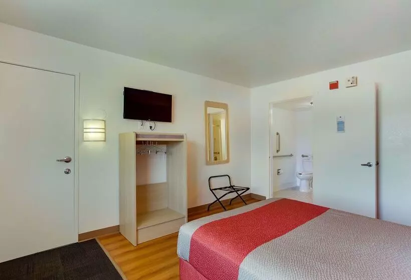 Motel 6albuquerque, Nm  Carlisle