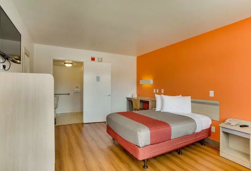 Motel 6albuquerque, Nm  Carlisle