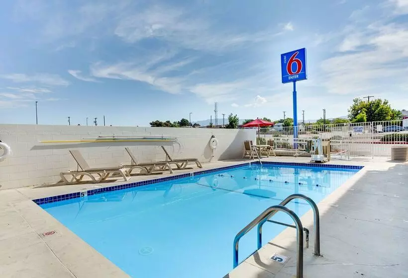 Motel 6albuquerque, Nm  Carlisle