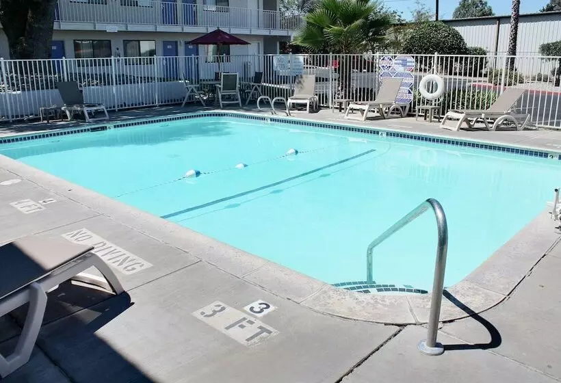 Motel 6 Atascadero, Ca