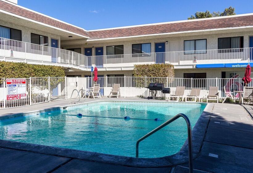 Motel 6 Mojave, Ca