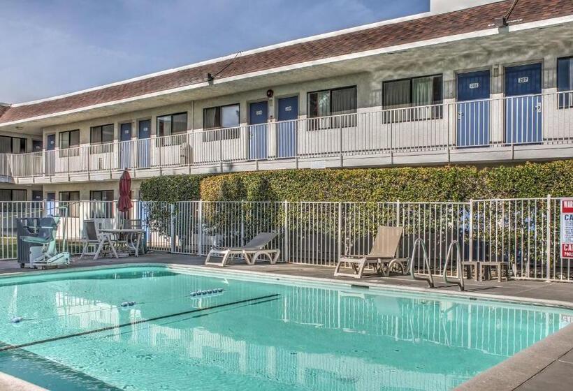Motel 6 Mojave, Ca