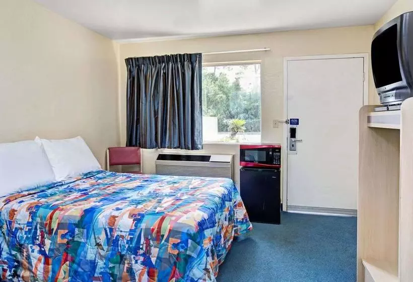 汽车旅馆  Knights Inn Jacksonville North