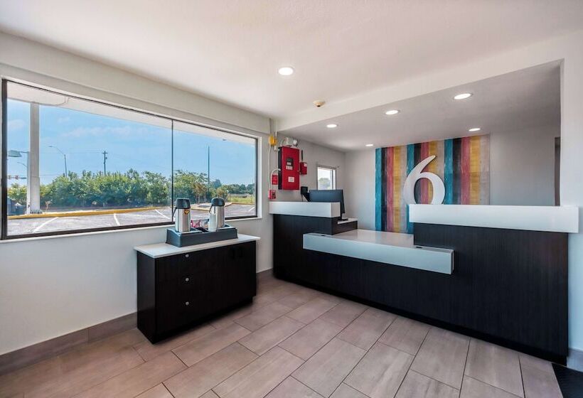 מוטל OYO Hotel Fort Worth East Gateway Ball Park