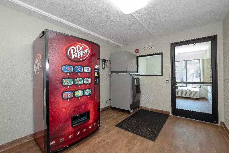 汽车旅馆  Red Roof Inn Roanoke Rapids